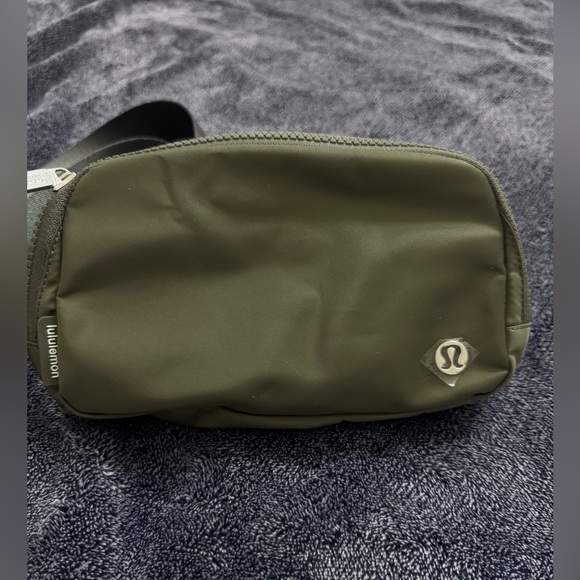 lululemon athletica Handbags - NWOT Lululemon Everywhere Belt Bag 1L